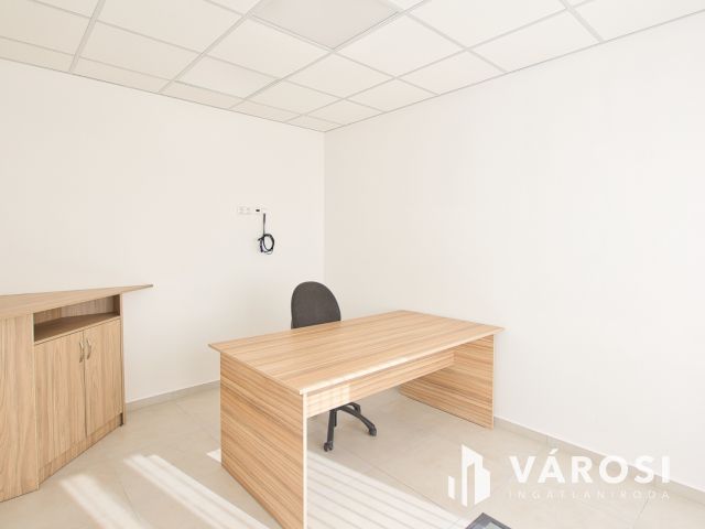 940 m2-es ipari csarnok + 300 m2-es szuper iroda kiadó