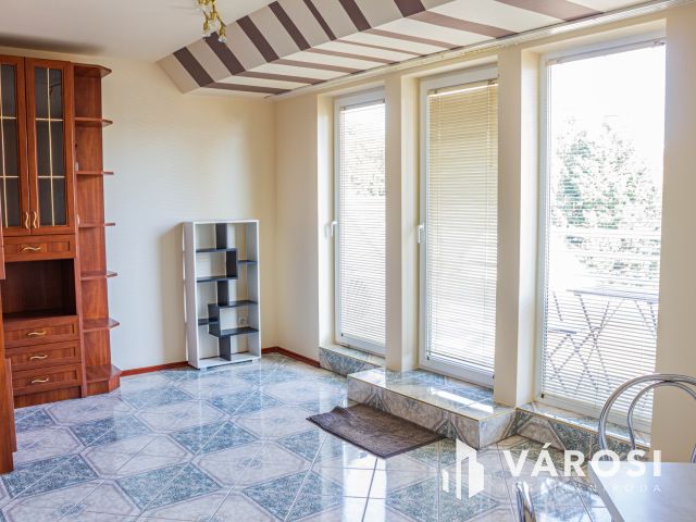 Belvárosban , fényárban 1,5 szobában, terasszal